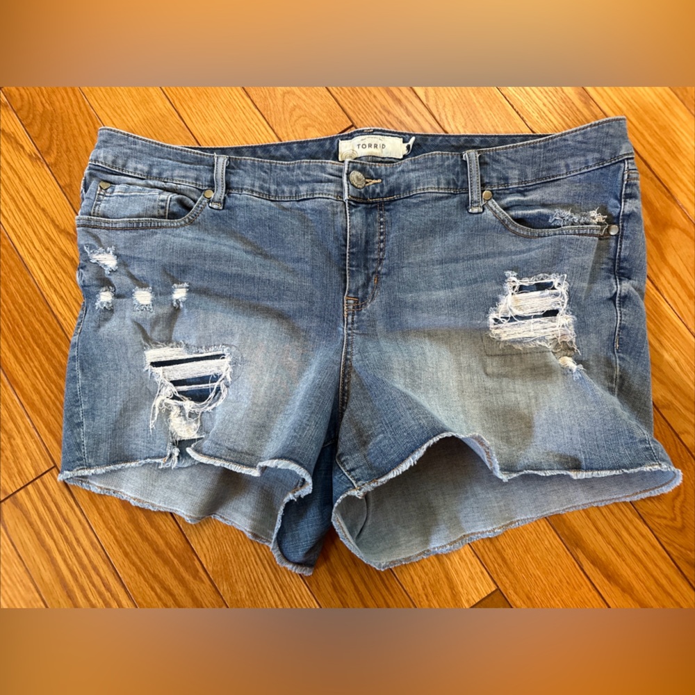 Torrid Denim Ripped Cut-Off Women’s Shorts Size 22